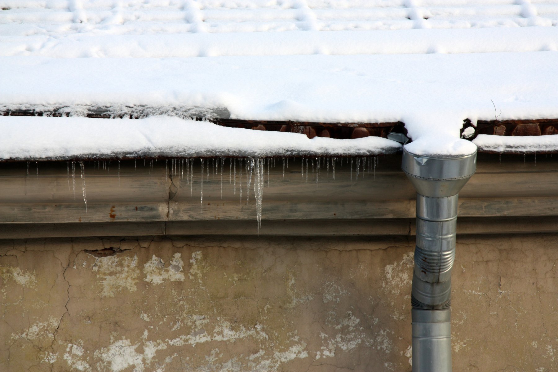 How to prevent frozen pipes